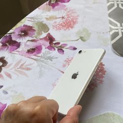 iPhone SE 3rd Generation 2023 Unblocked