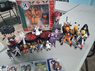 Naruto Lot- figures and cards