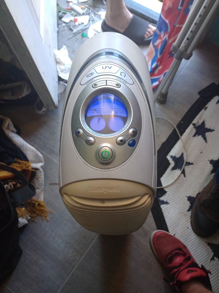 Honeywell (HHT-145) HEPAclean Ionizer Oscillating Tower Fan