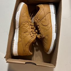 Brand New Dunks Size 5w 