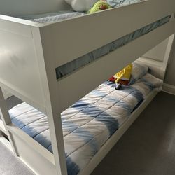 Bunk Beds - Twin Over Twin 