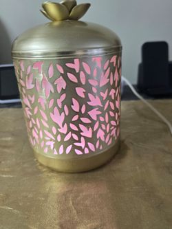 Gold Metal Leaf Pattern Essential Oil Diffuser