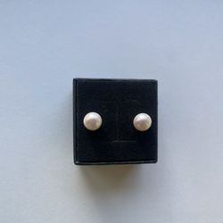 8mm Freshwater Pearl Stud Earrings – 925 Silver