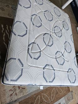 Queen Size Mattress And Box Spring 🌙