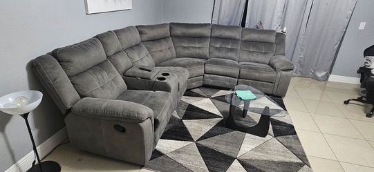 Gray Reclining Sectional Sofa – Excellent Condition