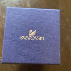 Swarovski Necklace With Pendant   New 