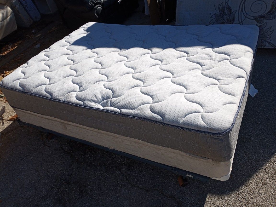 King Mattress & Boxsprings