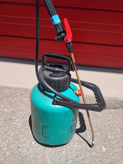 Lawn and garden sprayer