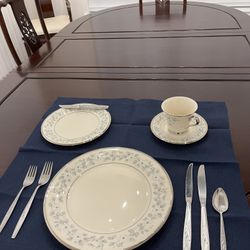 Lenox Porcelain/China Dinnerware 