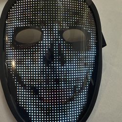 FACE TRANSFORMING LED MASK