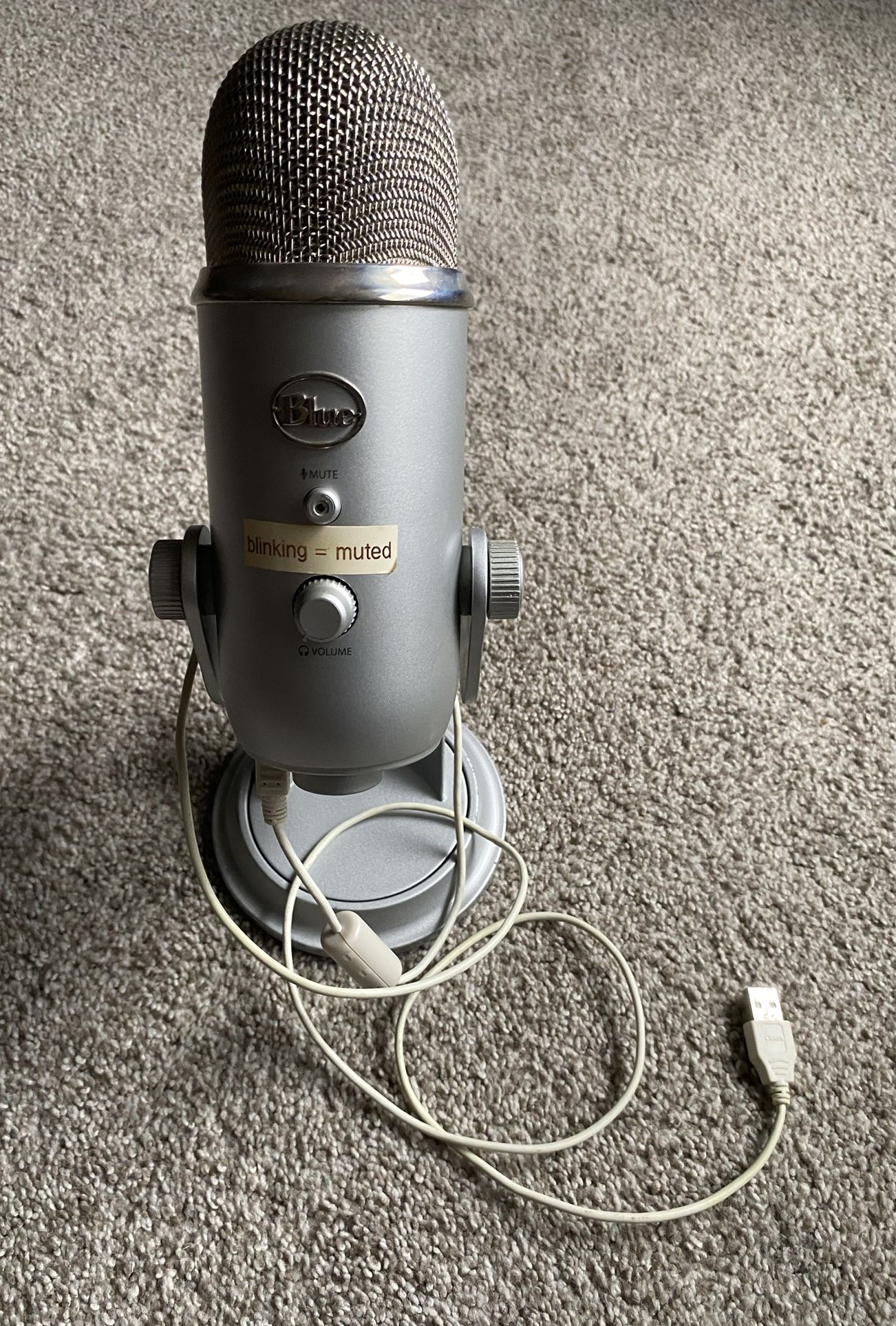 Blue Yeti Microphone (Silver Gray)