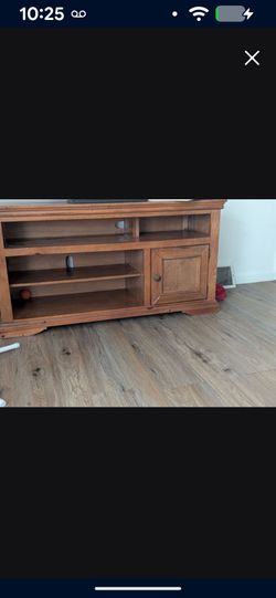 Tv stand. Excellent condition