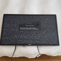 Samsung TV 32’ Screen With Mount