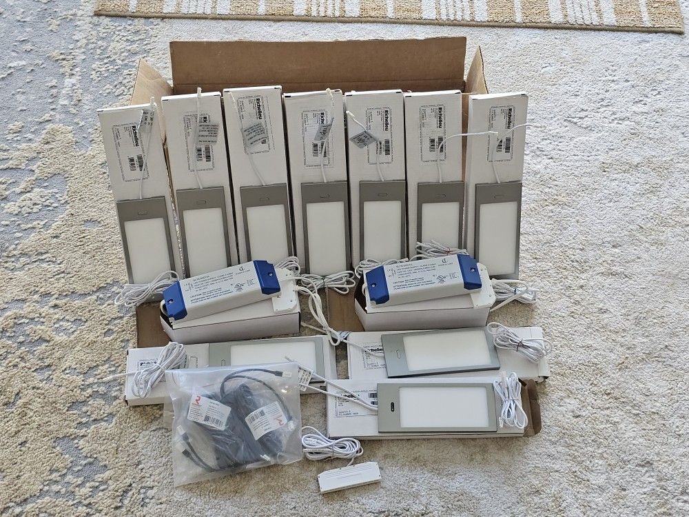 Richelieu Under Cabinet Lights with Wave Control