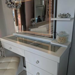 Vanity with Bluetooth 