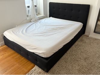 🚨 MOVING SALE 🚨 Black Tufted Upholstered Full Size Bed Frame w Mattress