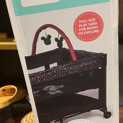 Play Yard Mickey Mouse