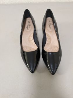 Dexflex Comfort Patent Black Heels Size 5.5