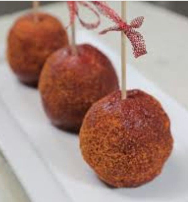 ** Mercedes Apples**