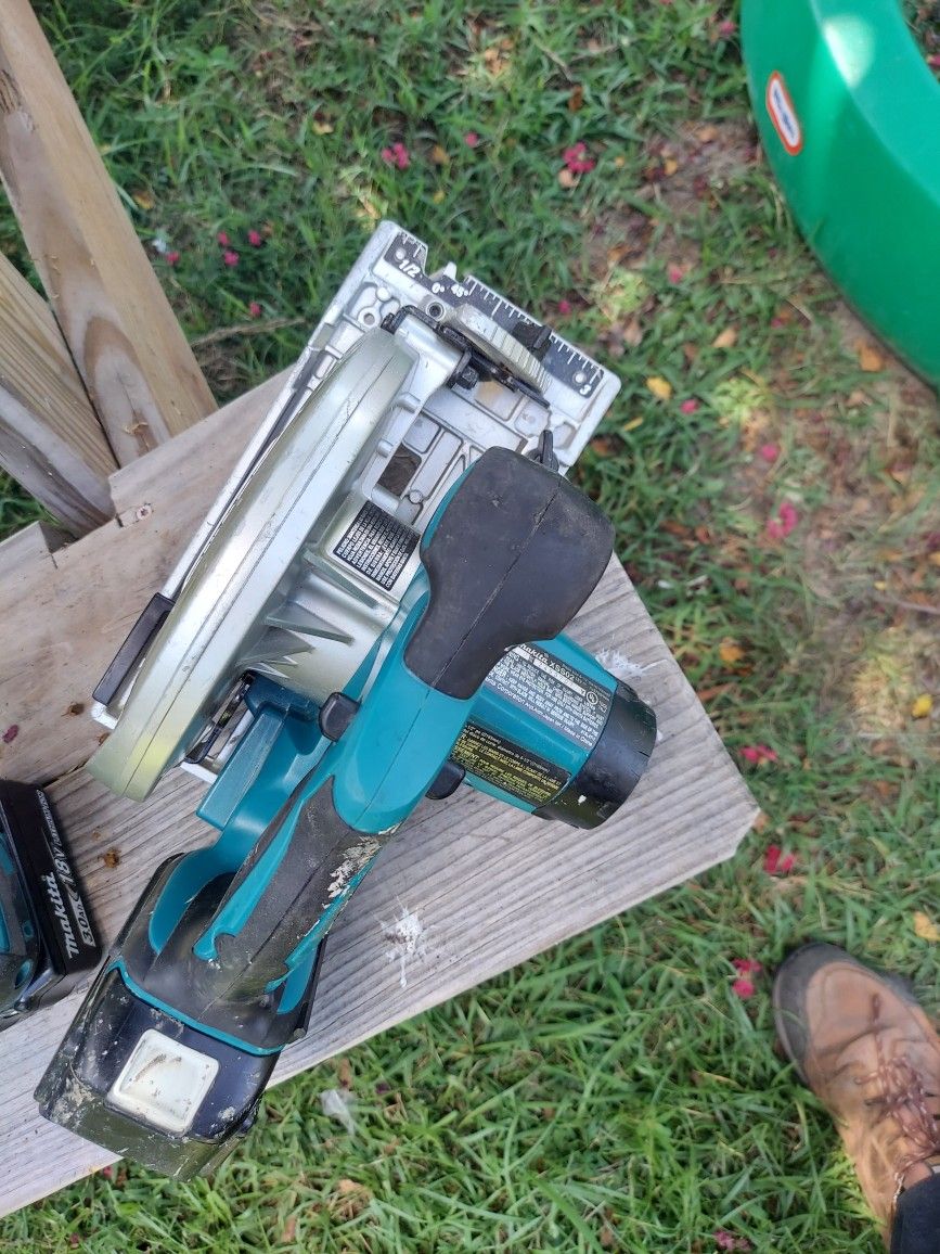 Combo Makita 6 1/2* Circular Saw And Impact Drive 2 Baterie 