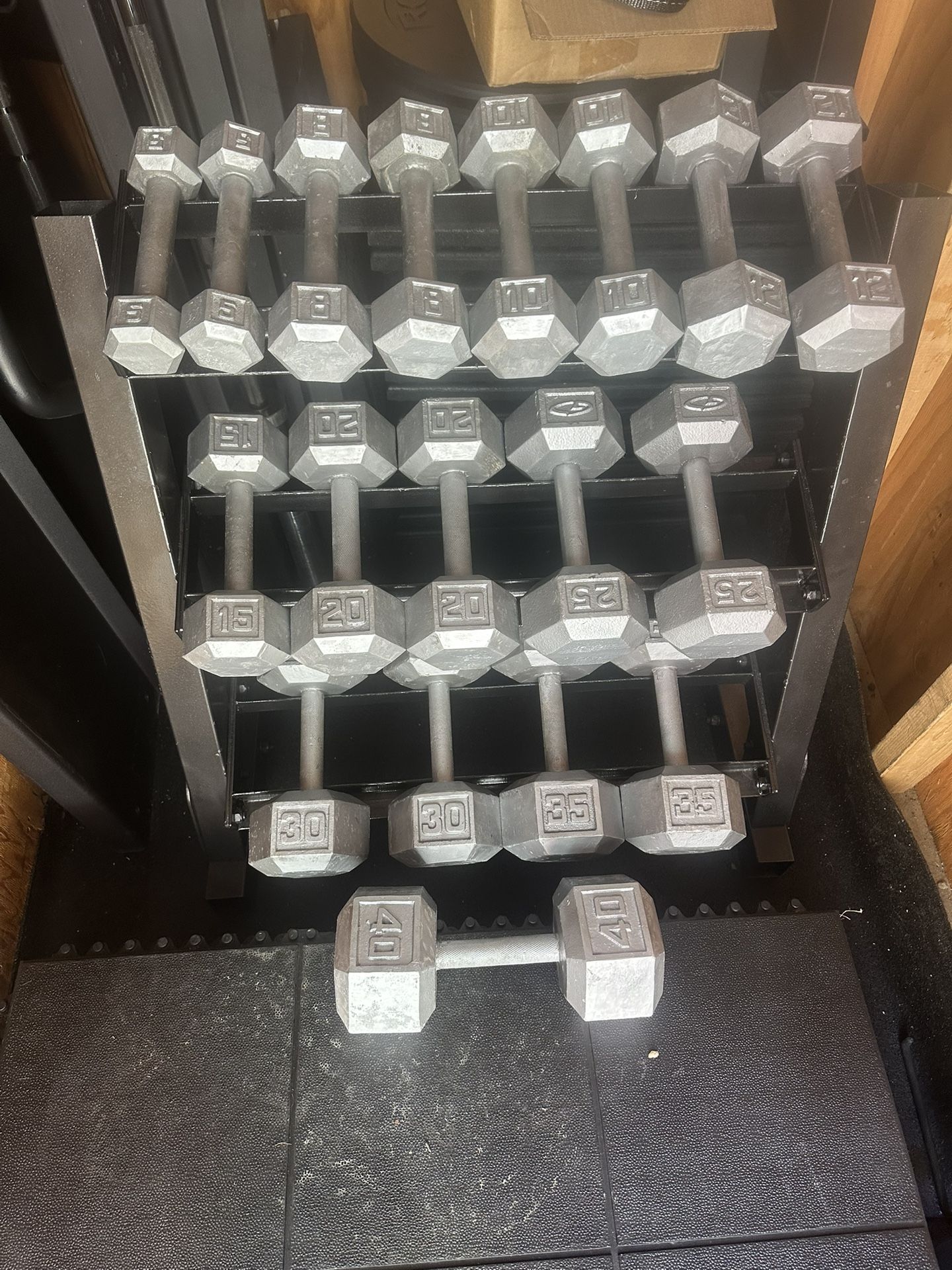 HEX DUMBBELLS AND RACK