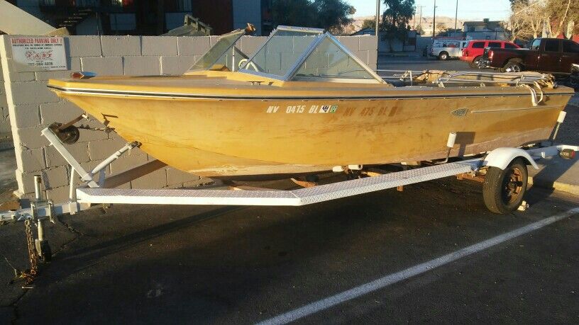 1969 ARROW GLASS BOAT COMPAN.... 18 ft long.....