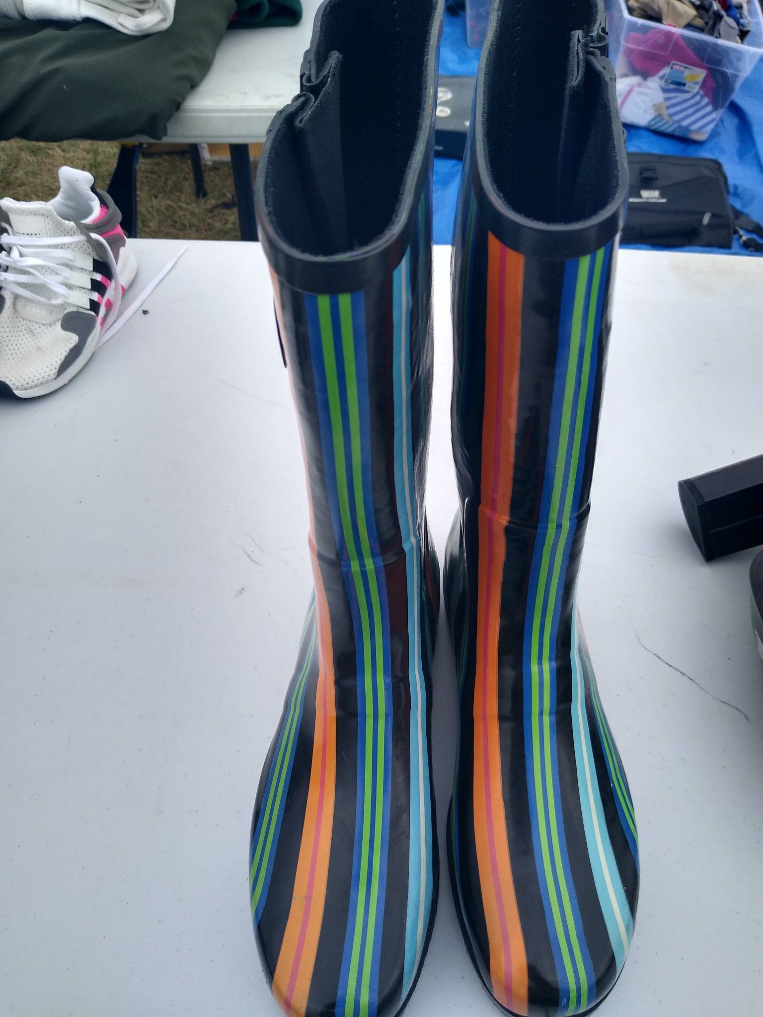 Women rain boots size 6 new never been used