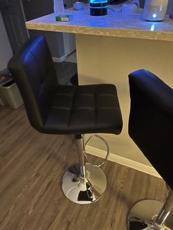 2 bar stools black