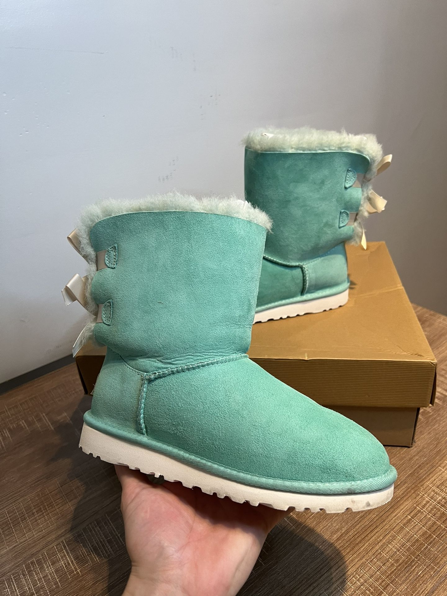 UGG size 4M Bailey Bow ll Blue Ankle Boots Suede Sheepskin Lining Size 5.5 Women