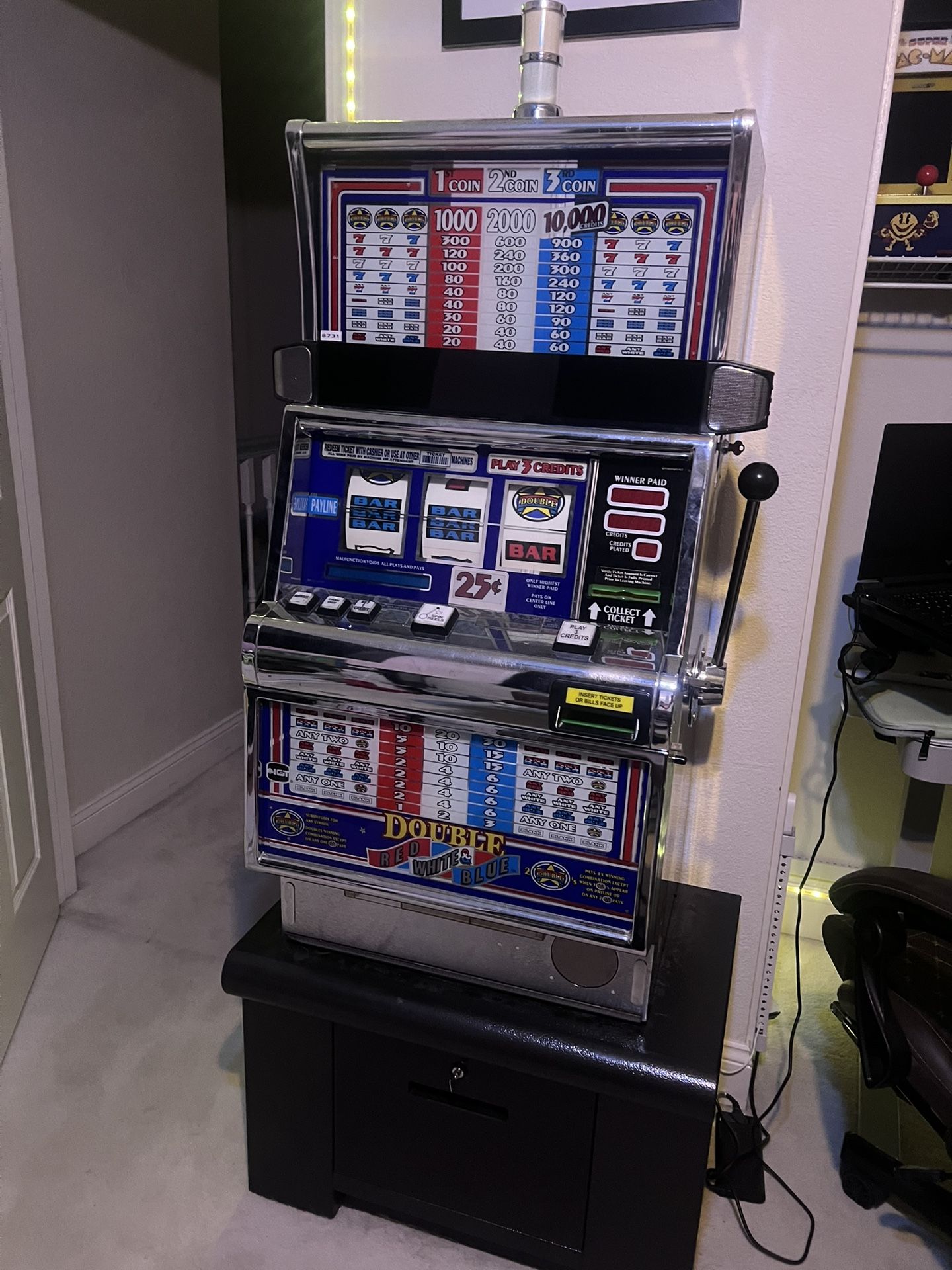 IGT Used Casino Slot Machine 2005 Double Red white Blue P