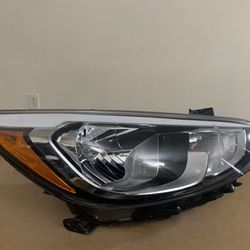 Passenger Side Hyundai Accent Headlight 
