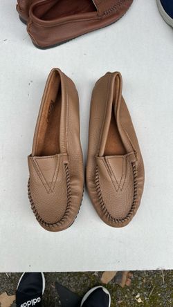Minnetonka women shoes size 11