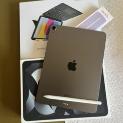 Apple iPad Air 5th Generation (M1 Chip) 256gb with Box, Pen And Keyboard 