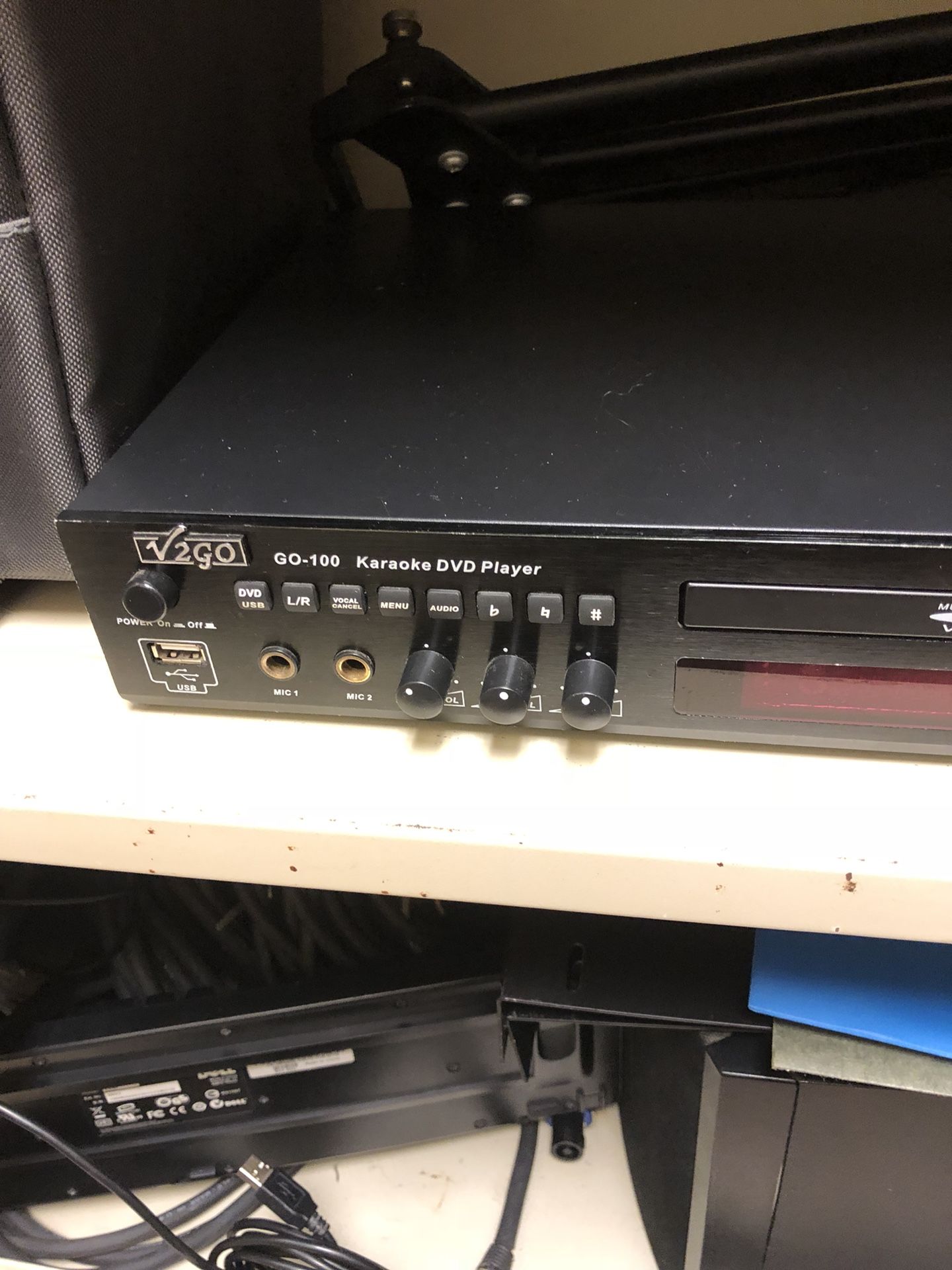V2GO Karaoke DVD player