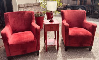 Chairs and end table