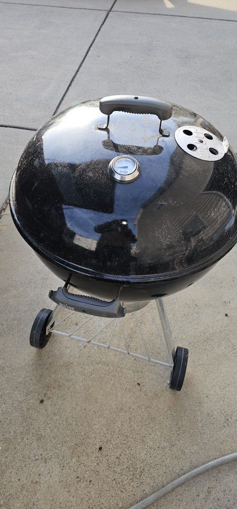 Weber 22-inch Charcoal Kettle Grill/smoker