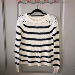 Women’s Hollister Sweater Size Small 