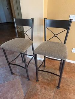 Set of 2 Metal Bar Stools with Cushioned Seats
