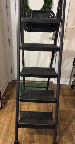 5-Step foldable Ladder with tool tray