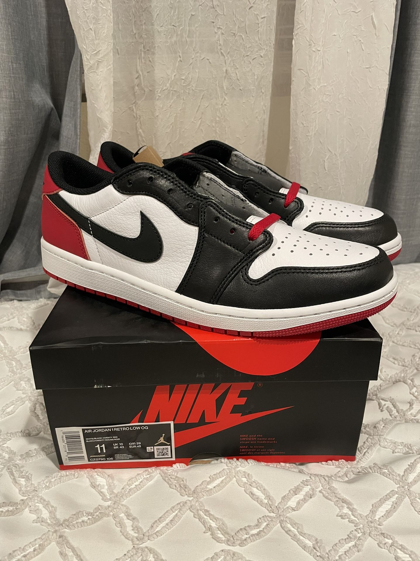 Air Jordan 1 Low Black Toe
