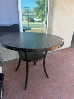 Top Dining table with chairs