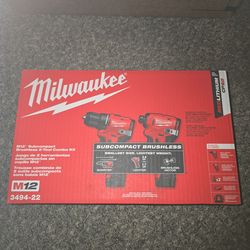Milwaukee M12 brushless Drill set