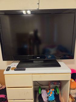 55" SANYO FLAT SCREEN TV