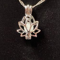 Glow in The Dark Lotus Pendant Necklace Luminous Pendant Hollow Flower Locket Necklace Alloy Pendant