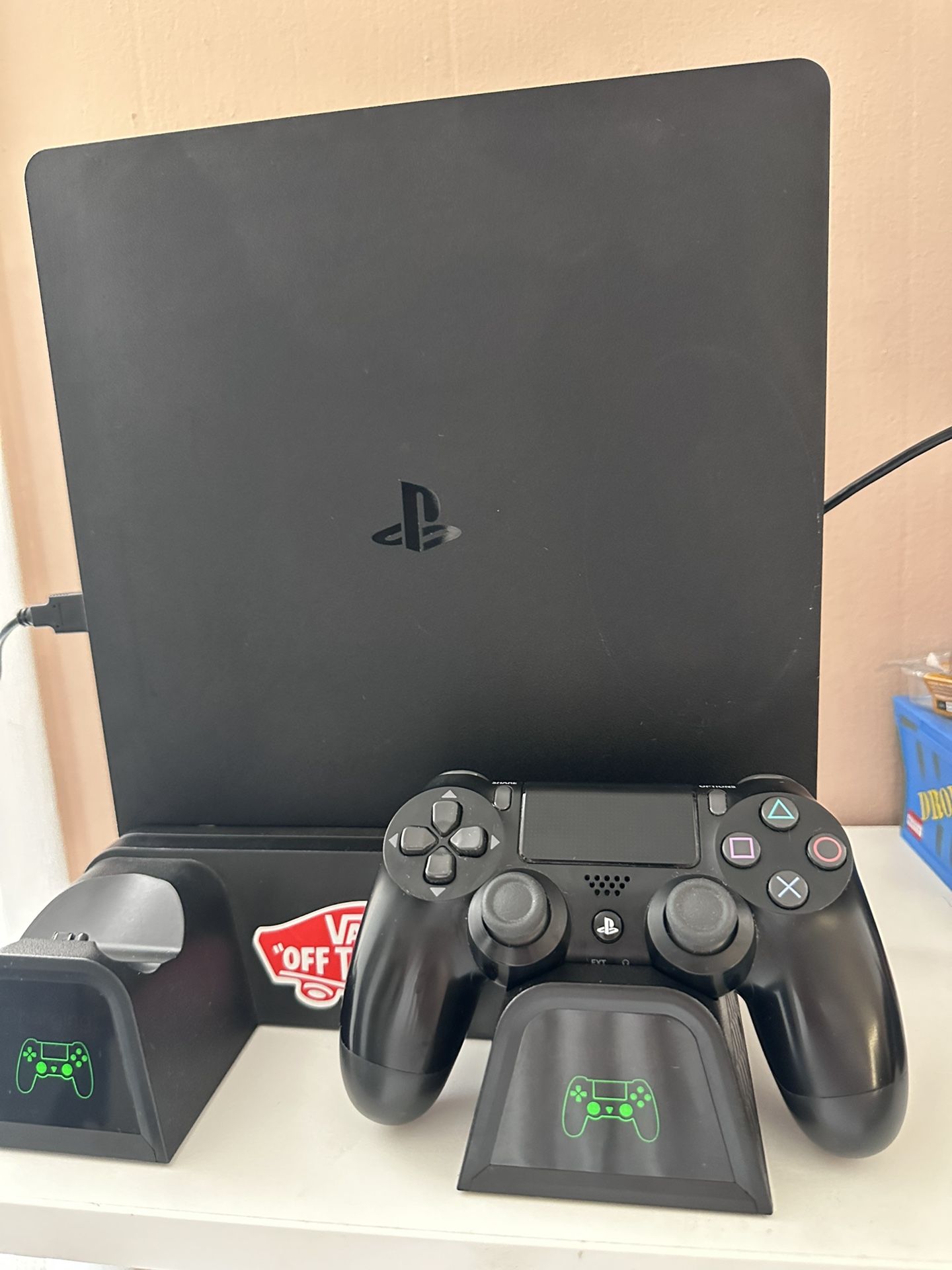 Ps4 Slim With Accessories 