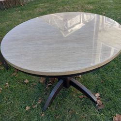 Dining Table In Good Condition