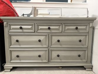 Matching Dresser Set With Mirror