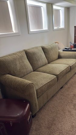 Bassett Couch