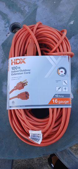 NEW 100 foot indoor /outdoor extension cord