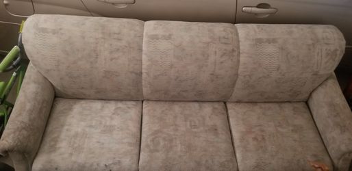 Couch w/ pull out bed